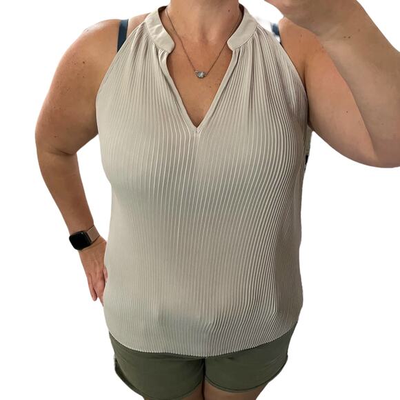 Banana Republic MEDIUM Petite Ribbed Pleated Sleeveless Split Neck Blouse - Picture 2 of 11